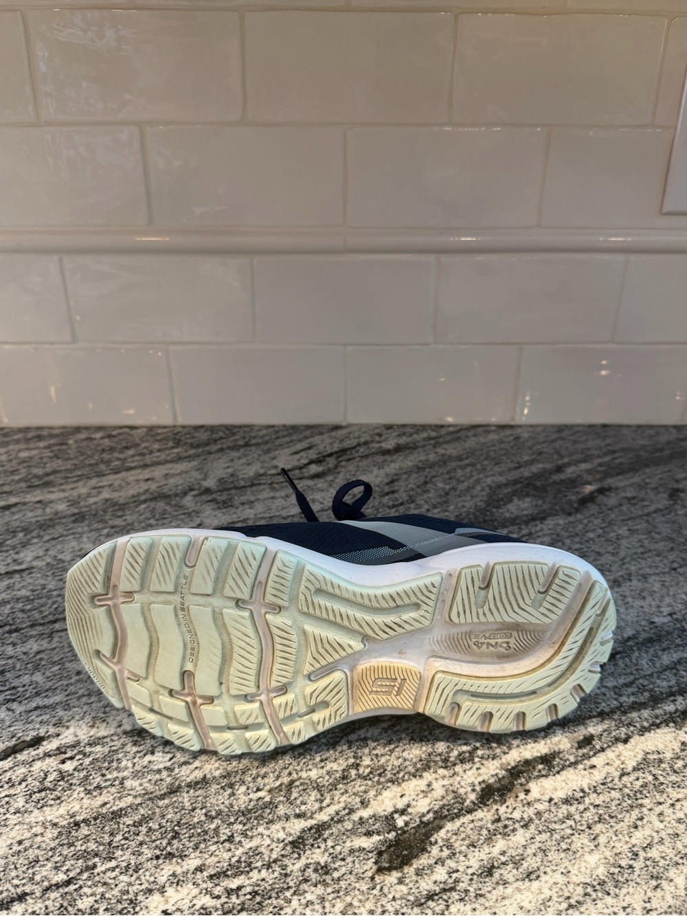 Women’s Brooks Ghost 15 Size 7.5 - Picture 9 of 10